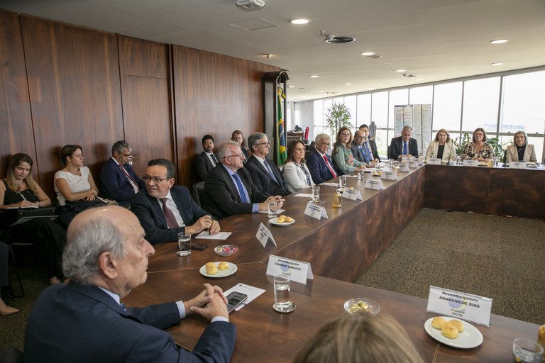 Ministra Carmen Lúcia se reúne com presidentes dos TREs para discutir eleições municipais