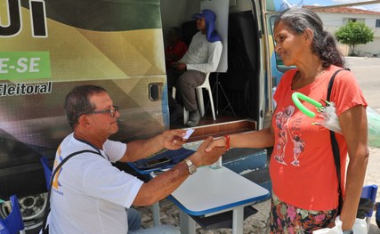 Servidora Maria Elizabete Santos Almeida