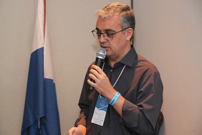 Caroline Valeriano e Paulo Sérgio receberam a premiação de melhor palestra da trilha Laboratório...