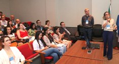 Caroline Valeriano e Paulo Sérgio receberam a premiação de melhor palestra da trilha Laboratório...