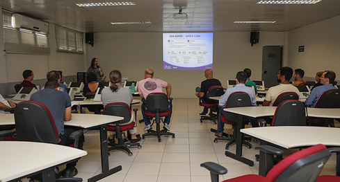 Treinamento apresenta os sistemas utilizados na urna e prepara equipes para atuar na solução de ...
