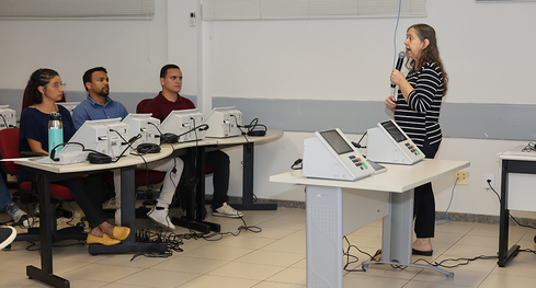 Treinamento apresenta os sistemas utilizados na urna e prepara equipes para atuar na solução de ...