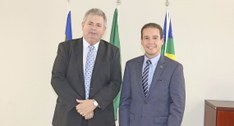 Na oportunidade, o presidente também recebeu o convite para a Festa de Comemoração dos 40 anos d...