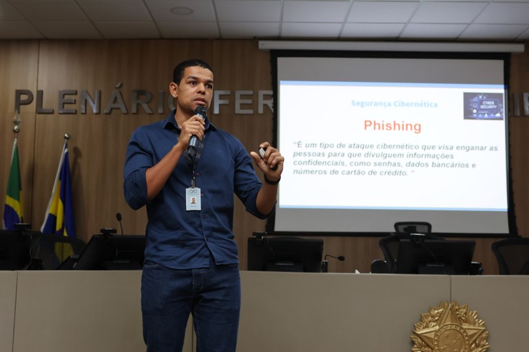 Destacou-se a responsabilidade no uso seguro das ferramentas digitais