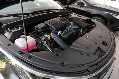 Motor à combustão e elétrico