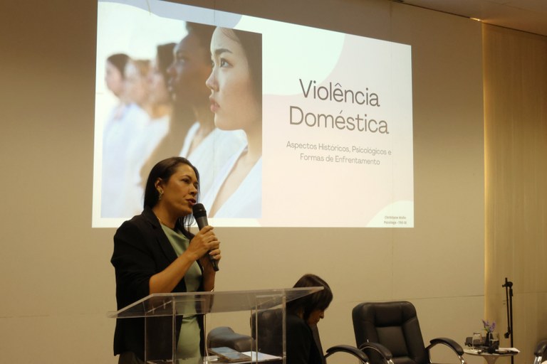 Evento contou com participação de autoridades, especialistas e público engajado no combate à vio...